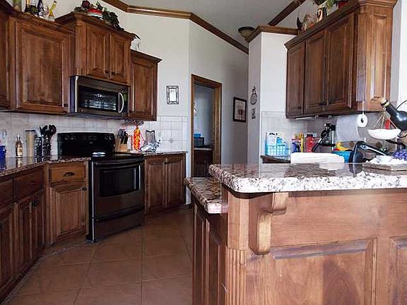 Gorgeous woodwork & granite