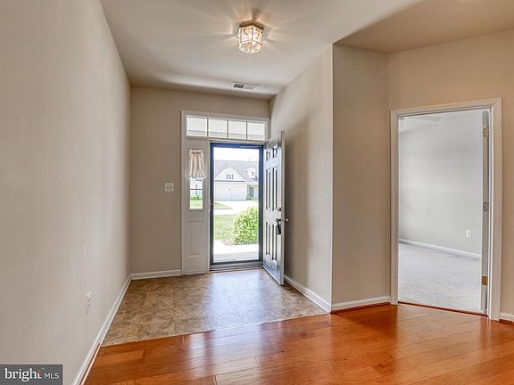 3rd image of 114 Shumard Ct