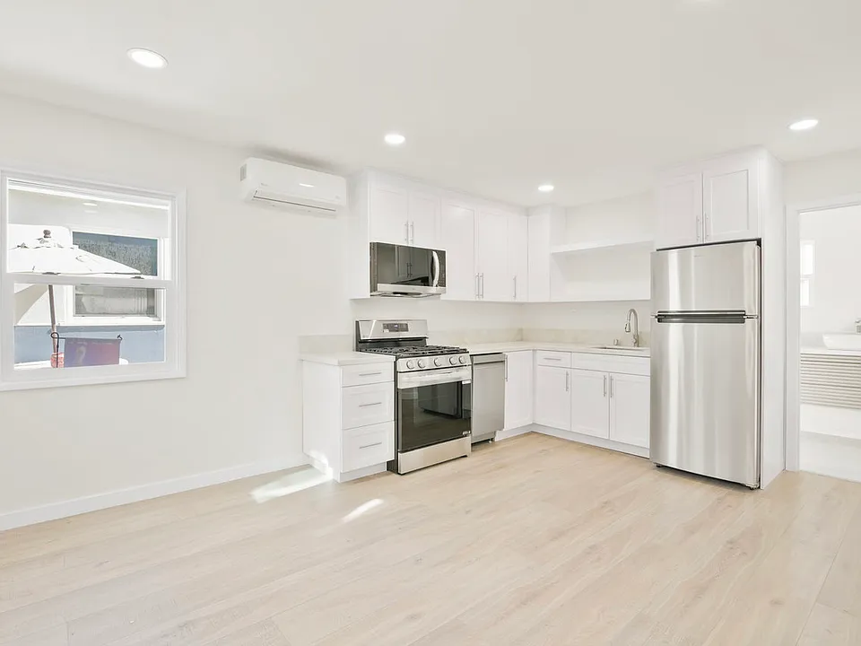2635 Strandway