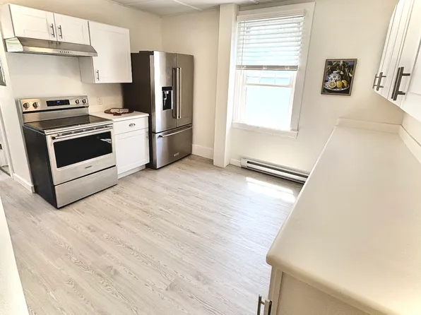 8 Bridge St #2, Newport, RI 02840