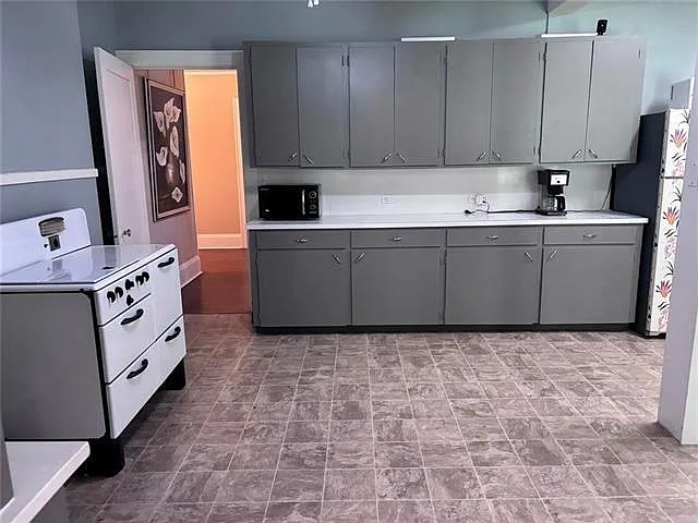 525 N Laurel St — Photo 6