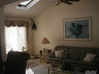 5th image of 138 Claremont St