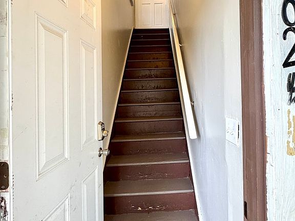 2nd image of 762 Wood St #2