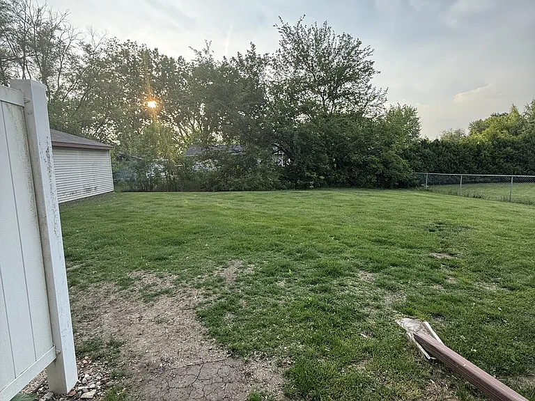 3915 Southlawn Rd — Photo 16