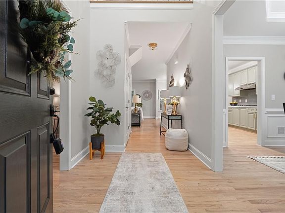 5th image of 682 Montglade Ct