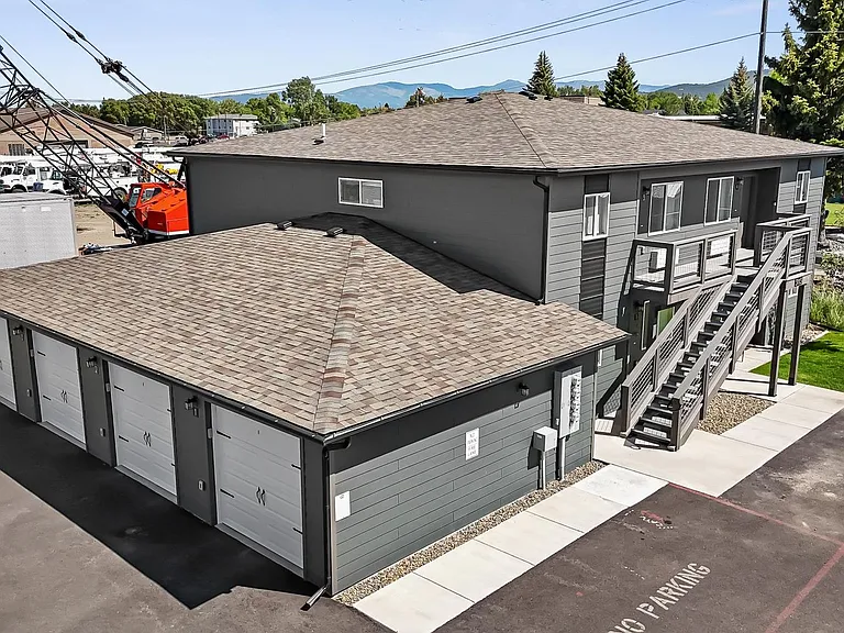 Pineview Apartments — Photo 2