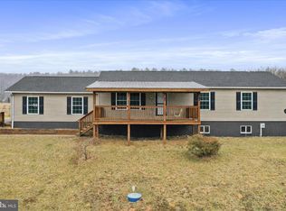 35 Waterstone Ln, Berkeley Springs, WV 25411