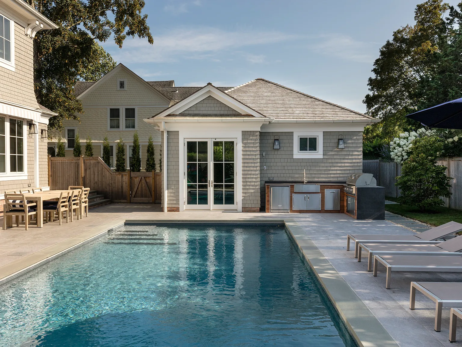 Brand New Five Bedroom Southampton Village — Photo 2