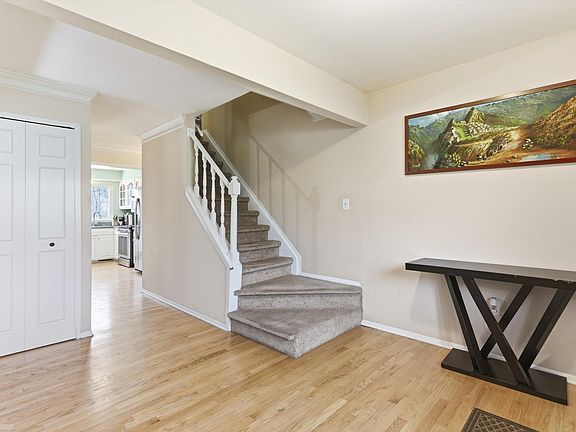 3rd image of 1267 Barneswood Ln