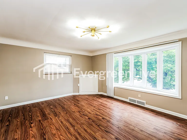 953 Covedale Ave — Photo 8
