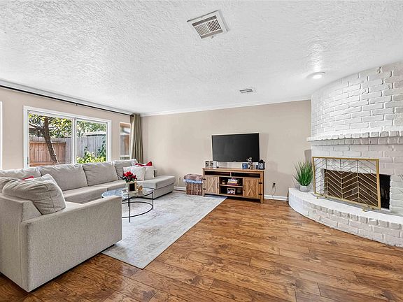 3rd image of 7828 Kendalia Dr