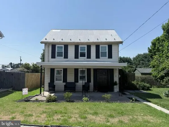 61 W Main St, New Kingstown, PA 17072