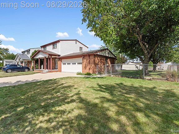 2nd image of 25839 Fairgrove St