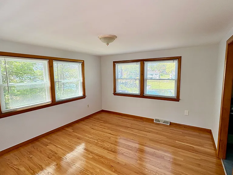 171 Edgewater Dr W — Photo 14