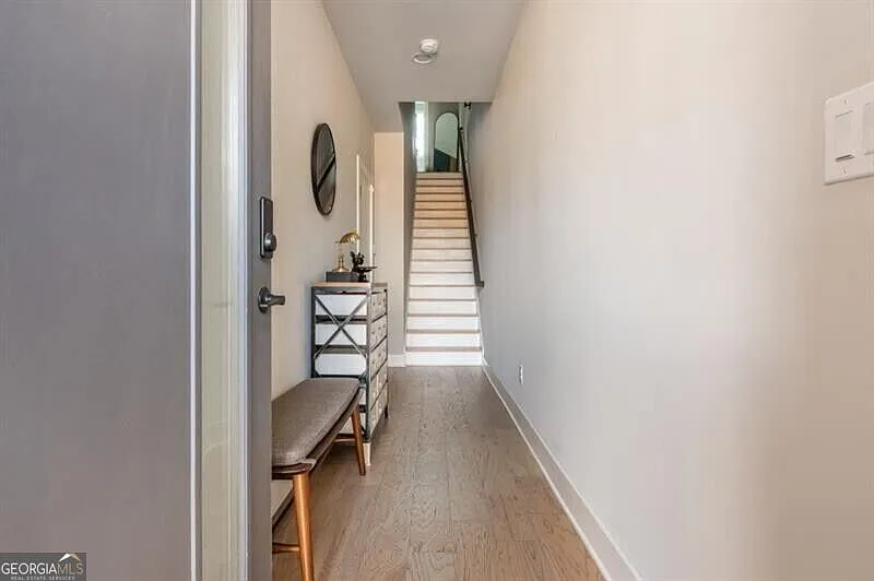 3 bed, 2.5 bath, 1867 sqft, $6,500 — Photo 3
