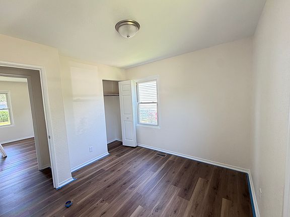 4th image of 620 Warwick Ave