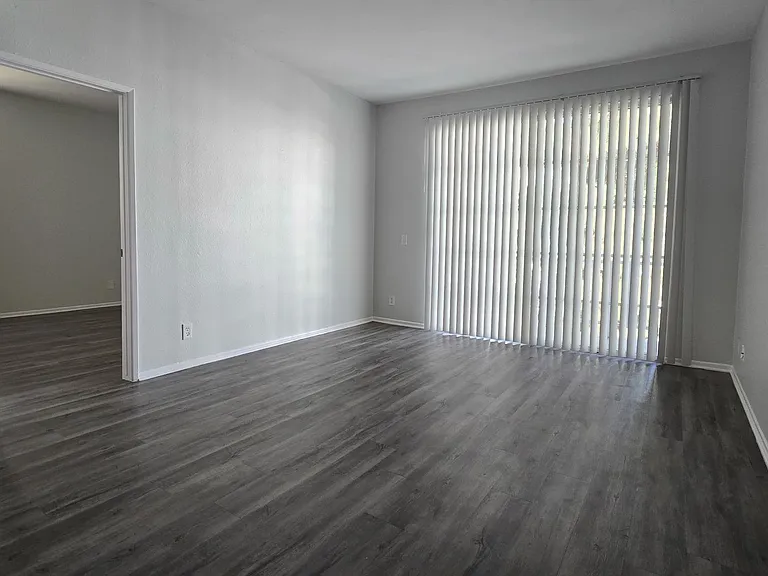 685 Kelton Ave — Photo 25