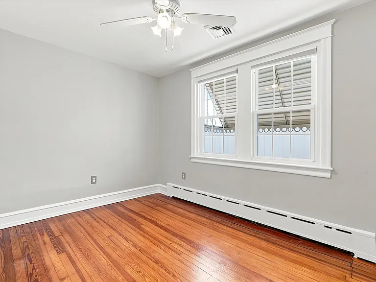 4419 Edgemont St — Photo 22