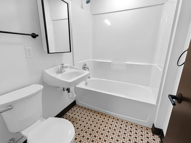 Concordia 27 Apartments - Free 1G Internet & Parking — Photo 46