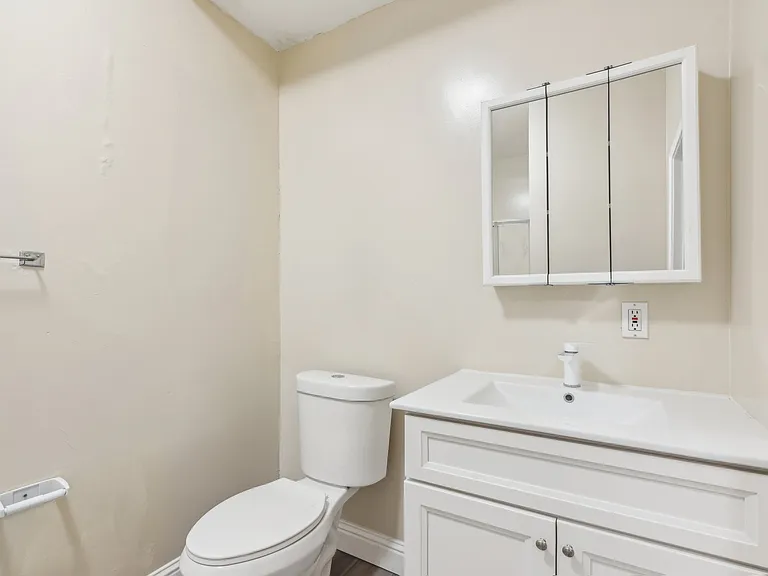 2070 University Avenue — Photo 27
