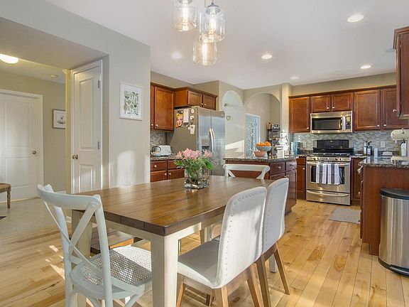 5th image of 16981 Birchview Dr