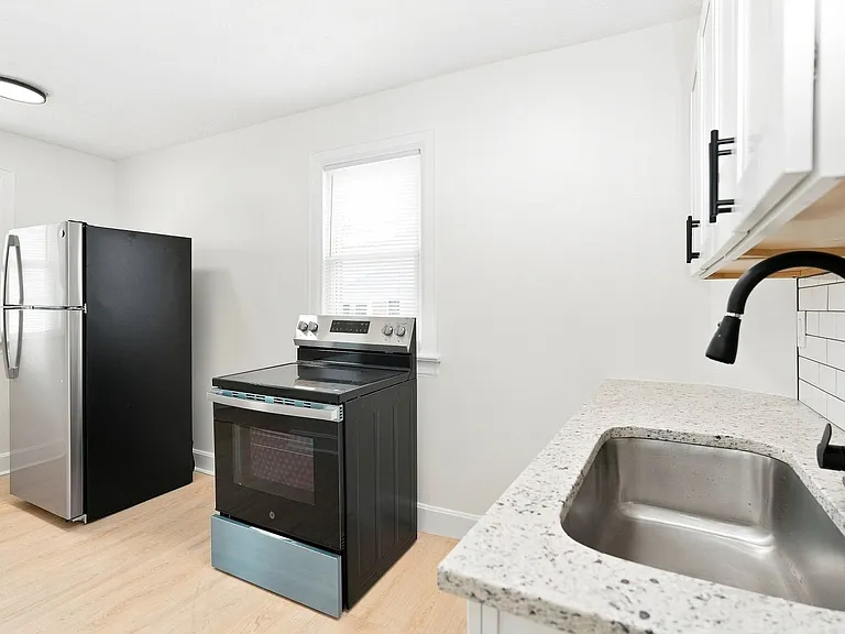 397 Catherine St — Photo 16