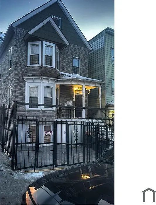 Building Photo 3