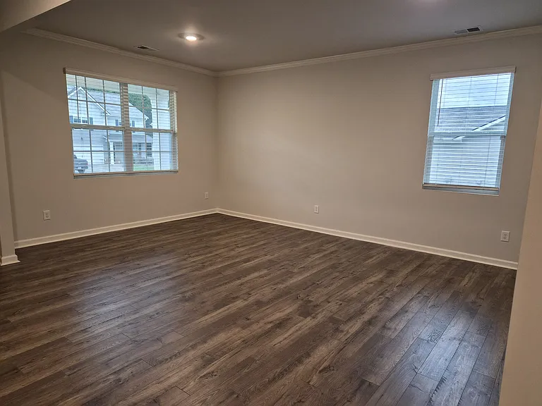 949 Brookfield Dr — Photo 5