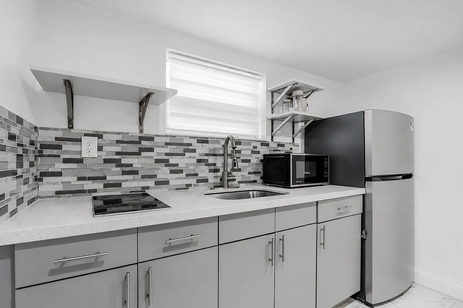 Studio, 766 sqft, $1,800 — Photo 2