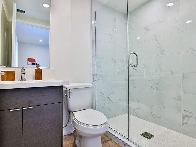 1164 W 37th Pl — Photo 7