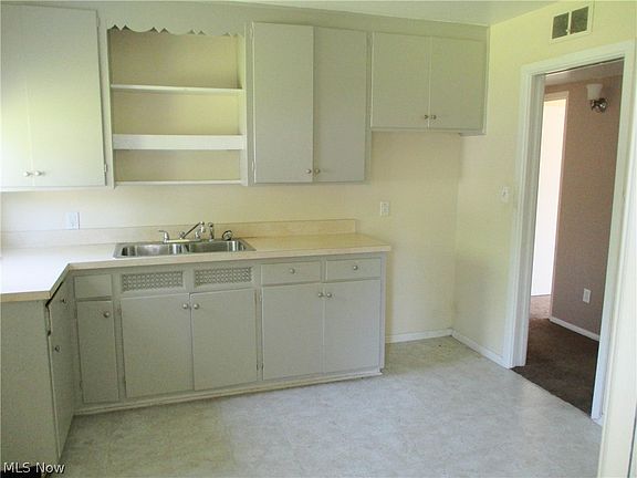 4th image of 659 Birch Ave