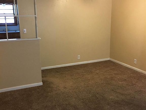 4th image of 406 Peach St