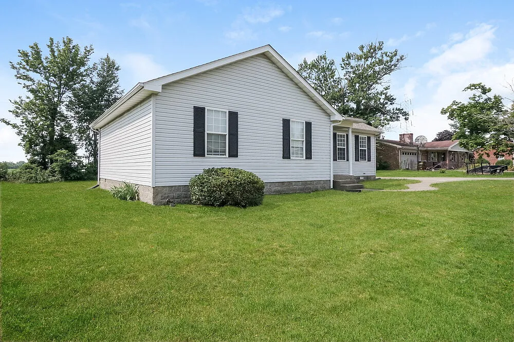 3 bed, 2.0 bath, 1494 sqft, $1,870 — Photo 2