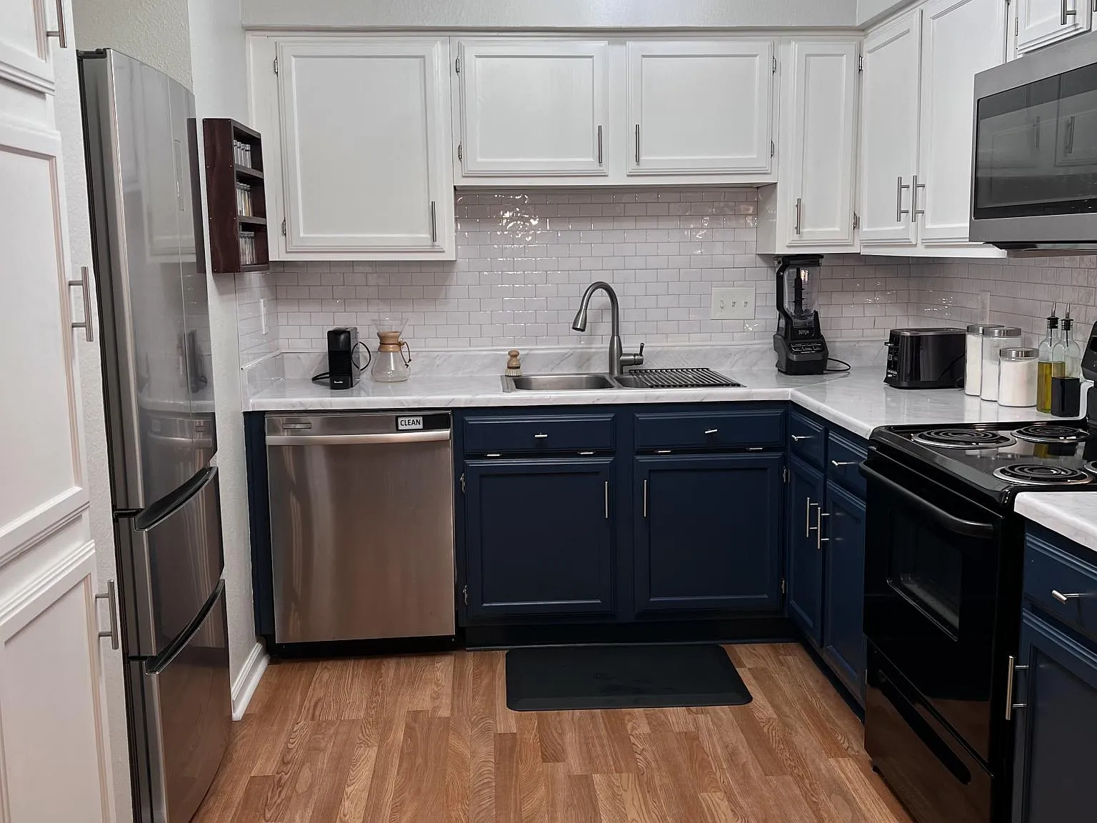 2 bed, 809 sqft, $1,880 — Photo 1