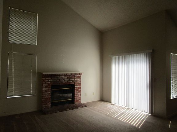 2nd image of 2542 Vista Grande