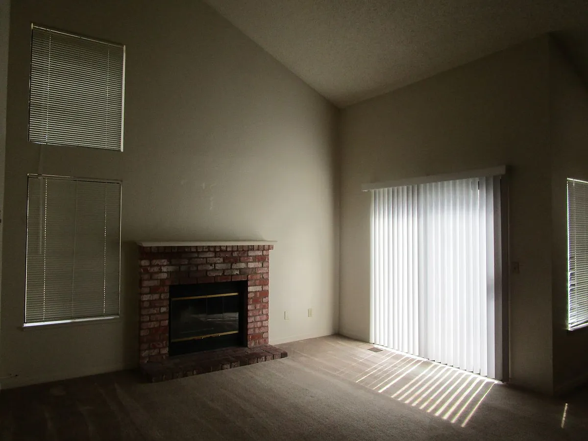 Building Photo - 2542 Vista Grande