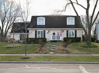 1249 Barneswood Dr, Downers Grove, IL 60515