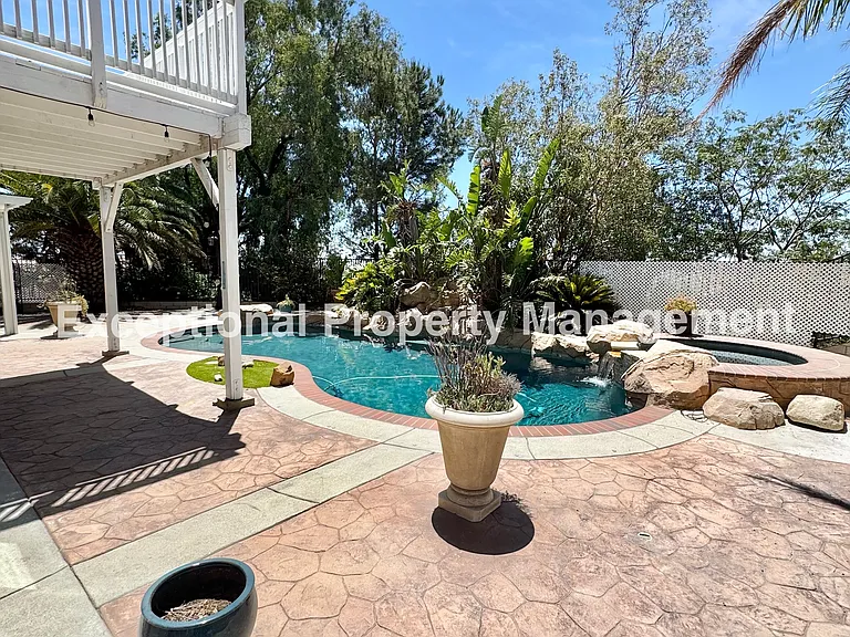 14855 Hedge Row Ct — Photo 26