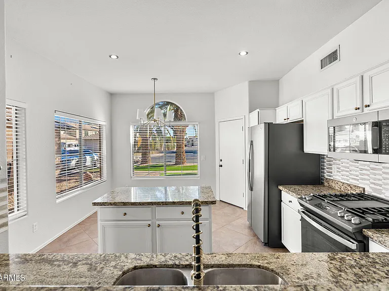1638 E Barbarita Ave — Photo 8