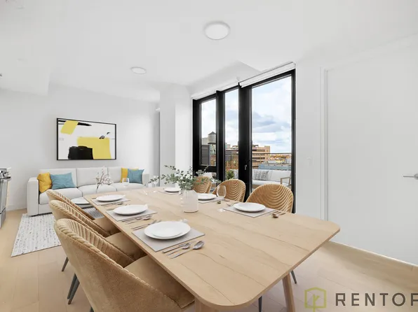 555 West 45th Street image 6 of 18