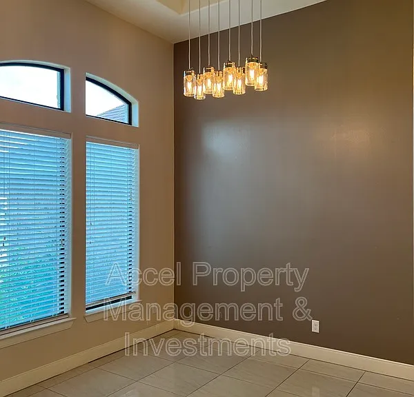 711 Abbott Ave — Photo 4