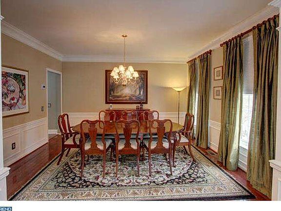 3rd image of 28 E Sarazen Dr