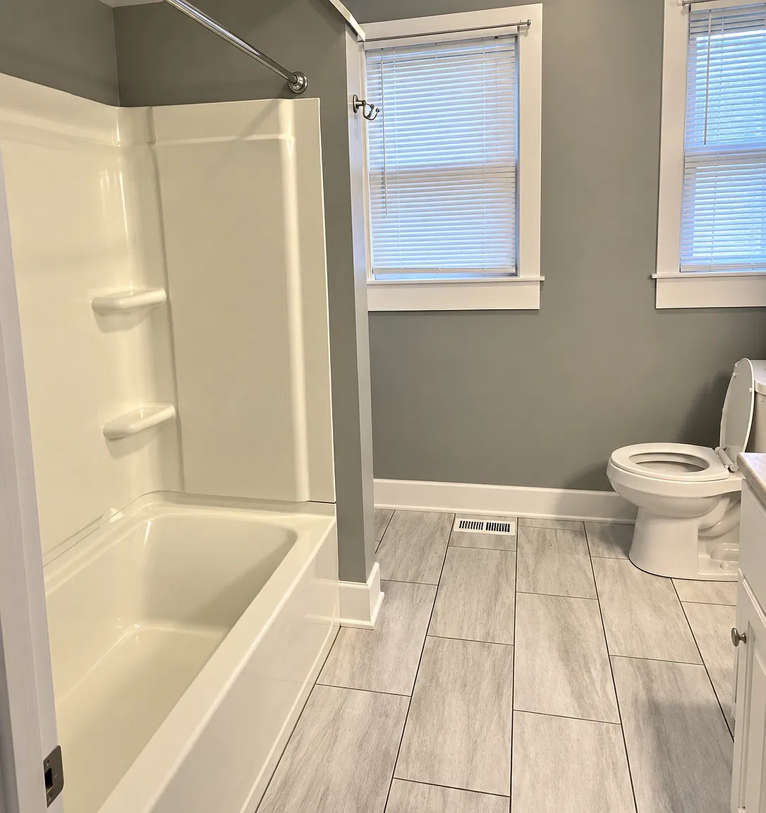 3 bed, 1200 sqft, $1,100 — Photo 1