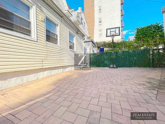 Rented by ZealEstate Group Inc | media 15