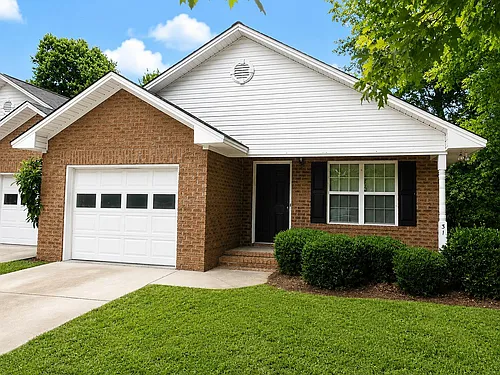 31 Radcliff Dr Photo 1