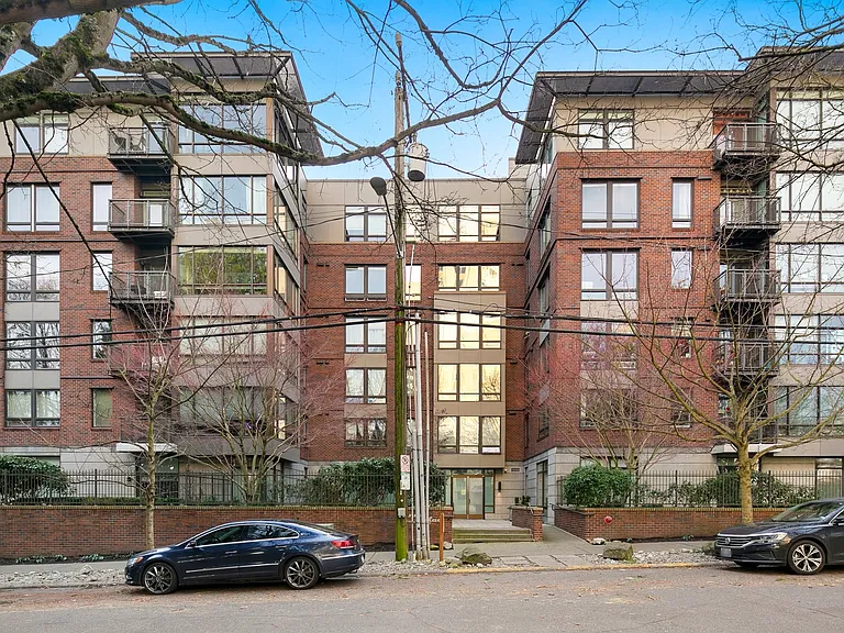 4547 8th Ave NE #301 — Photo 18