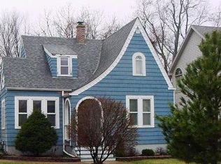 376 N Commonwealth Ave, Elgin, IL 60123