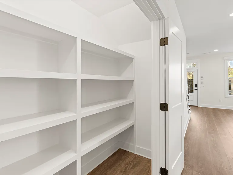 2045 Oakwood Ave — Photo 14