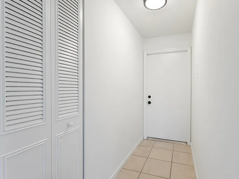 450 SW 2nd Ave #2050 — Photo 4