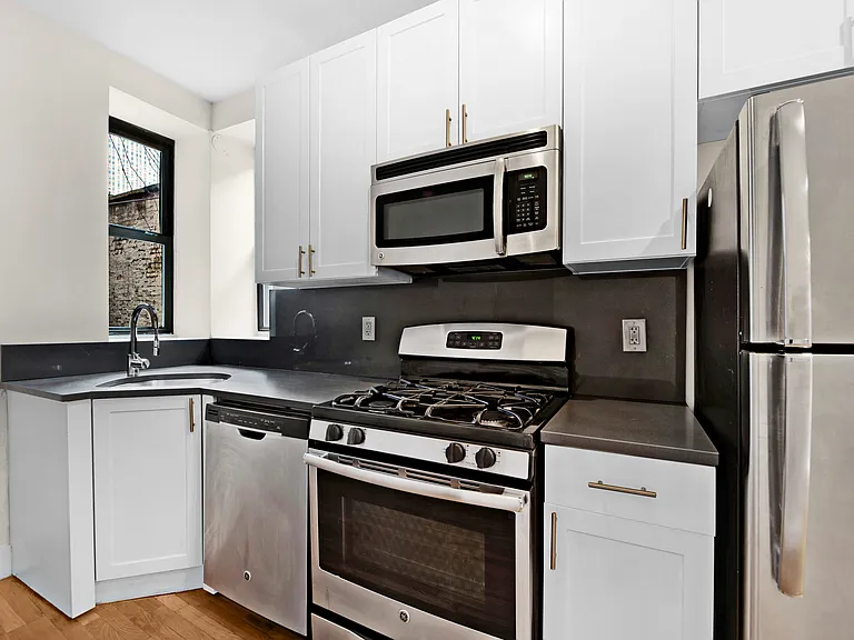358 W 45th St #4C — Photo 3
